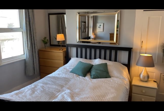 Beautiful double room in refurbished house Main Photo