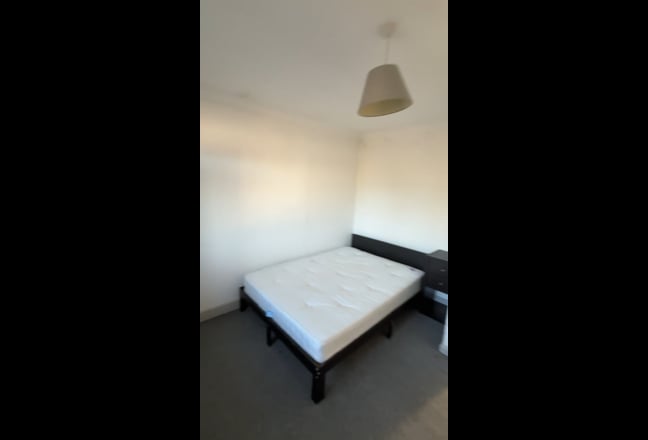 1 double bedroom available  Main Photo