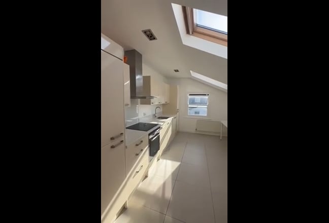 Clapham North Room Available Main Photo