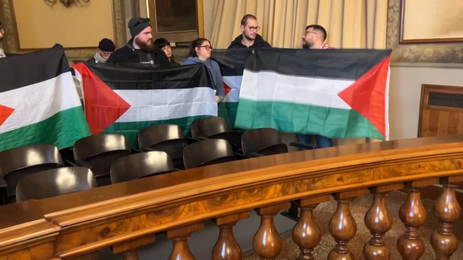 Blitz pro Pal a Palazzo d’Accursio, sospesa la seduta del Consiglio comunale