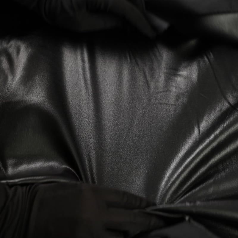 Vidéo: Satin cuir - Noir