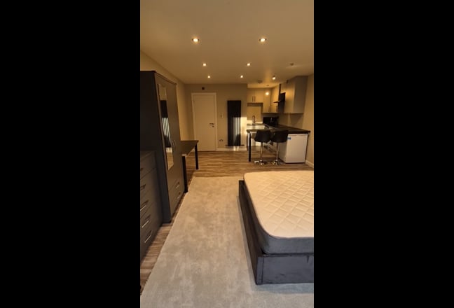 Immaculate Studio flat to Rent,5 min from Heathrow Main Photo