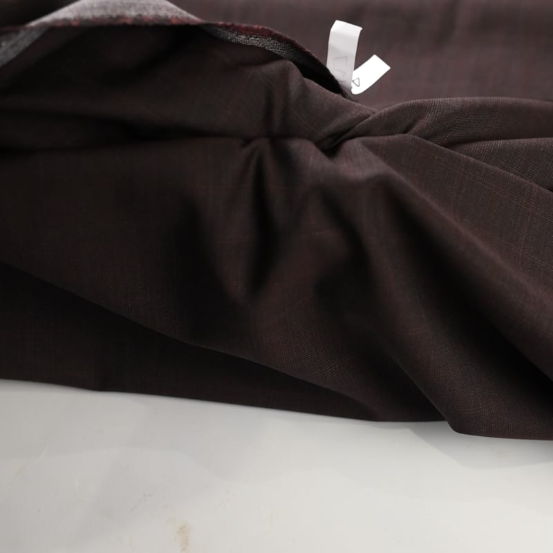 Vidéo: Tissu tailleur 100% laine – Carreaux fines lignes bordeaux