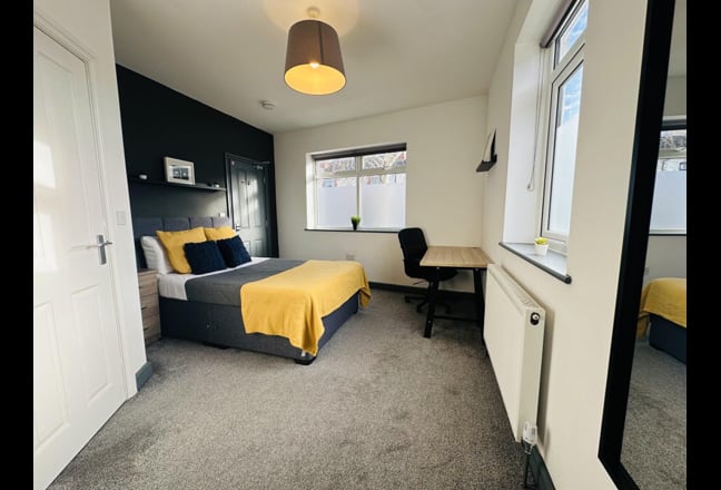 Beautiful Ensuite Dbl Rm- inc Bills & Cleaner* Main Photo