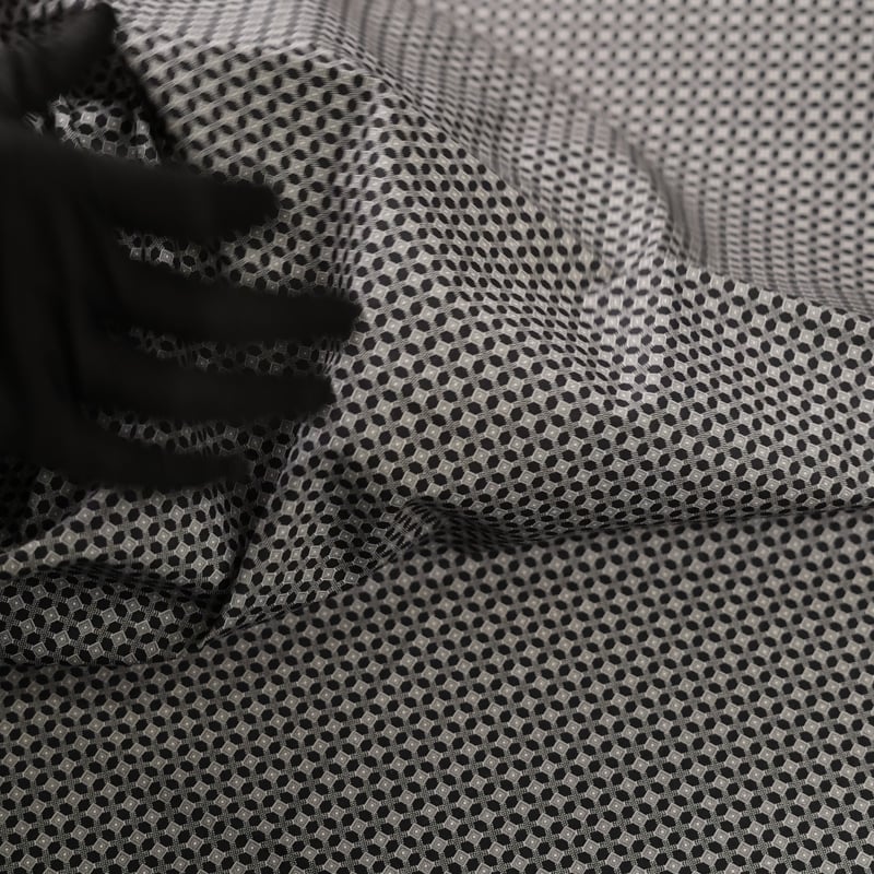 Vidéo: Popeline 100% coton - Motif géométrique noir