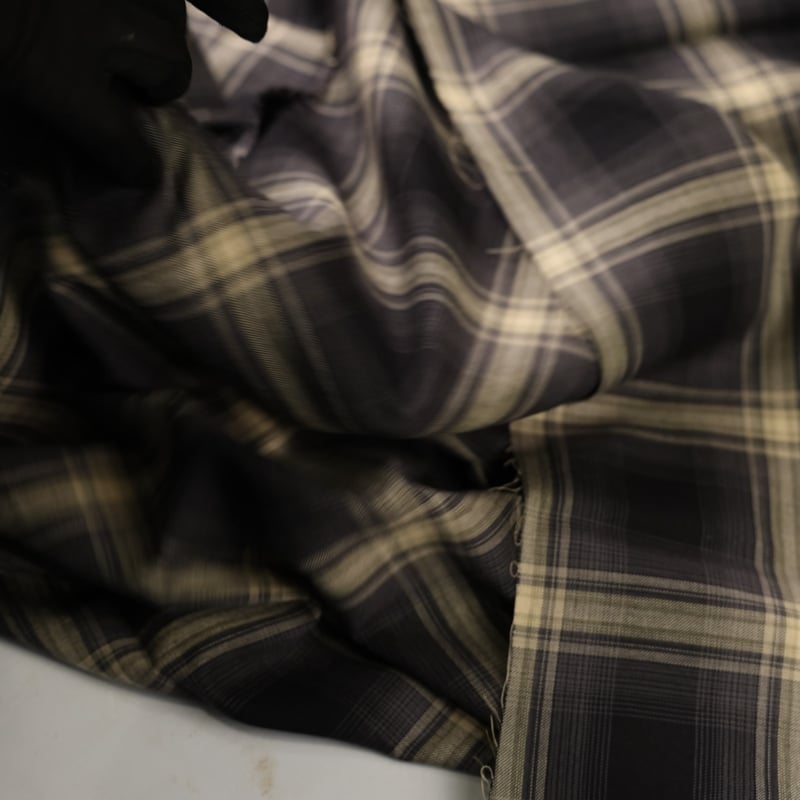Vidéo: Tissu chemise clan 100% coton - Carreaux noir ivoire
