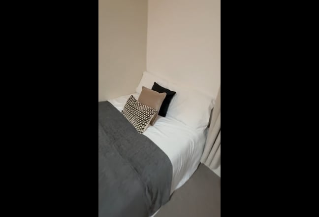 Great Location in Treforest - Quality Room!  Main Photo
