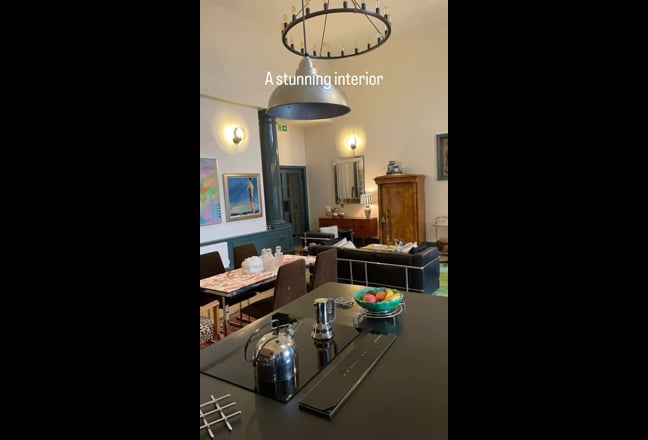 Stylish double room in historic townhouse  Main Photo