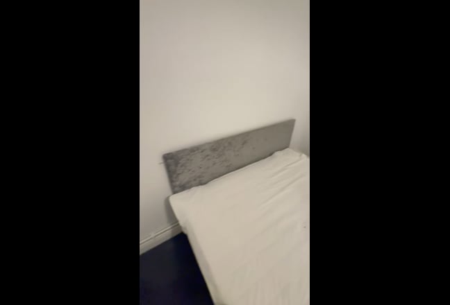  Furnished Double Room Available,No Deposits. Main Photo