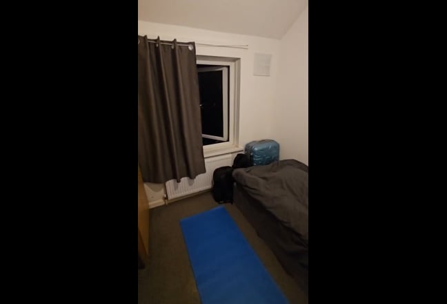 Single room Available Main Photo