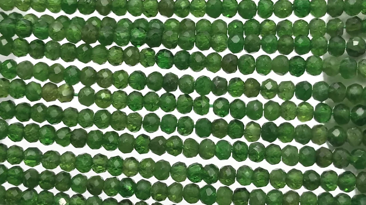 クロムダイオプサイド ボタンカット4×4×3mm 1連｜天然石ビーズの卸問屋