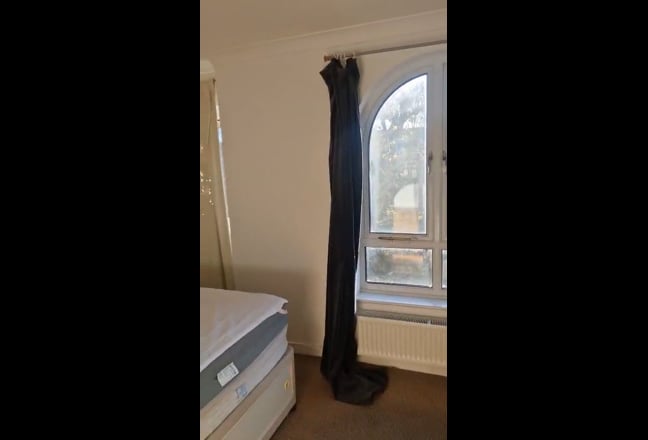  Stunning Large En-suite room all bill inclusive  Main Photo