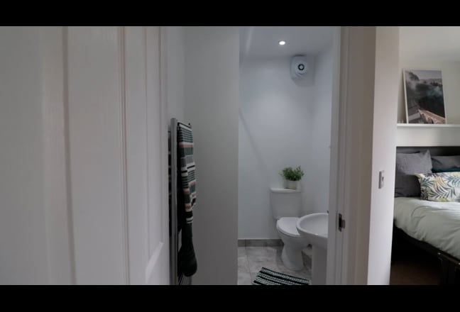 ***Double Room with En Suite Shower Room!*** Main Photo