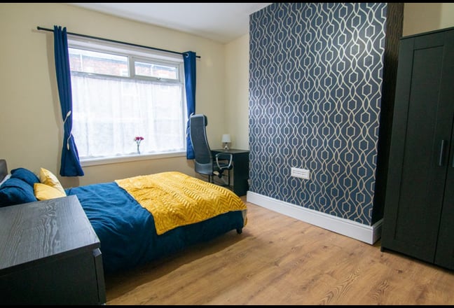 £150 Golden Hello | M14 | Female Pref | Ref 10K Main Photo