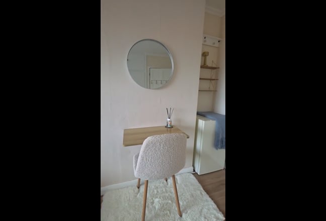 Spacious Double Room Fully Furnished Main Photo