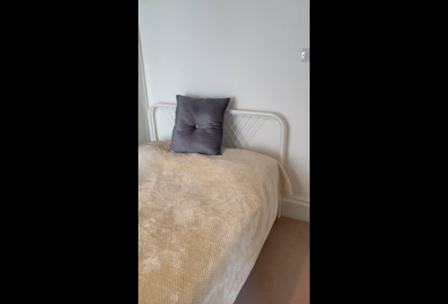 Studio Annexe apartment overlooking garden Main Photo