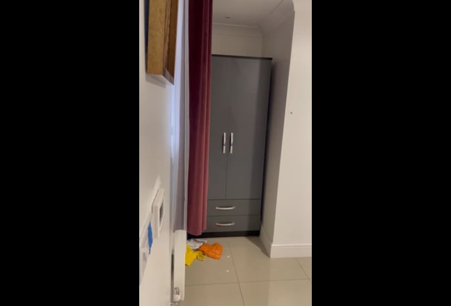 1 double room with ensuite (Female) Main Photo