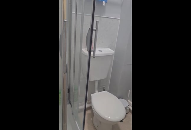 Single room with en-suite Wellington Taunton TA1  Main Photo