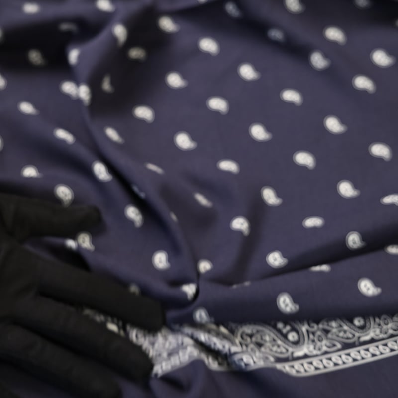 Vidéo: Panneau étoffe 100% viscose – Bandana marine