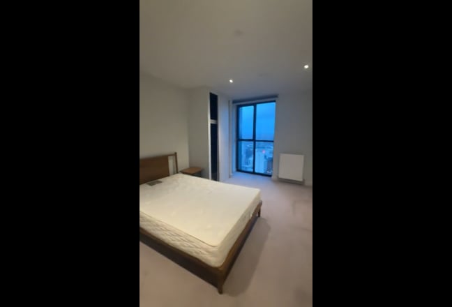 Luxury Ensuite in East Croydon (Ten Degrees) Main Photo