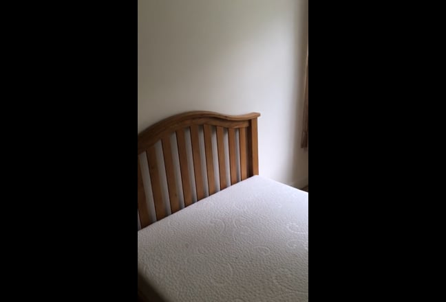 Bedroom in refurbished home, quiet West Acton Main Photo