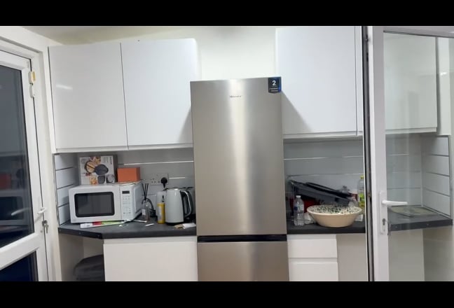 2 Bedroom Flat - Borehamwood -  Main Photo