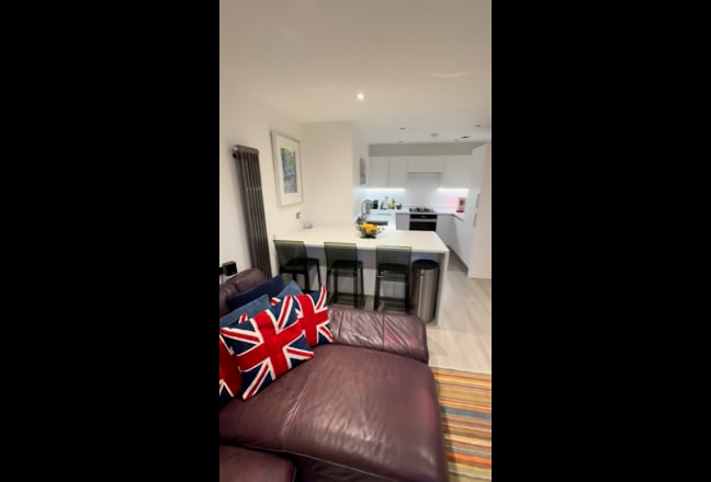 Beautiful Penthouse Flat with River Views Main Photo