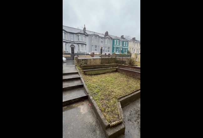 Large Central 1 Bedroom Flat with Private Parking Main Photo