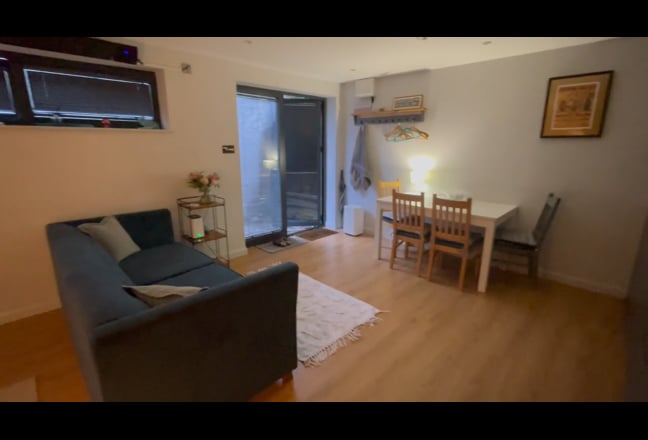 Modern, Self Contained Garden Studio Apartment Main Photo