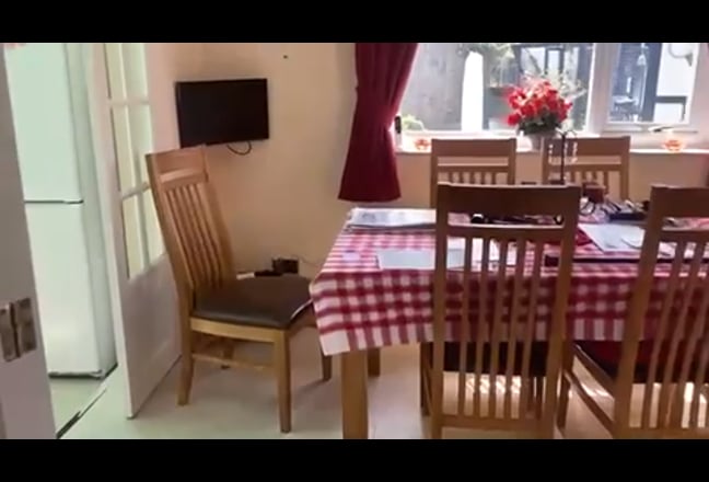 Warm double room with cleaner coming weekly Main Photo