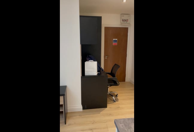 Modern Studio apartment in Leeds City Centre Main Photo
