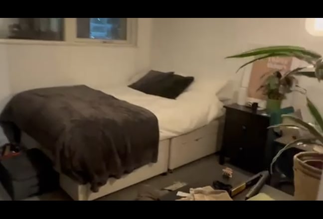 Cozy room in De Beauvoir in flat with canal views  Main Photo