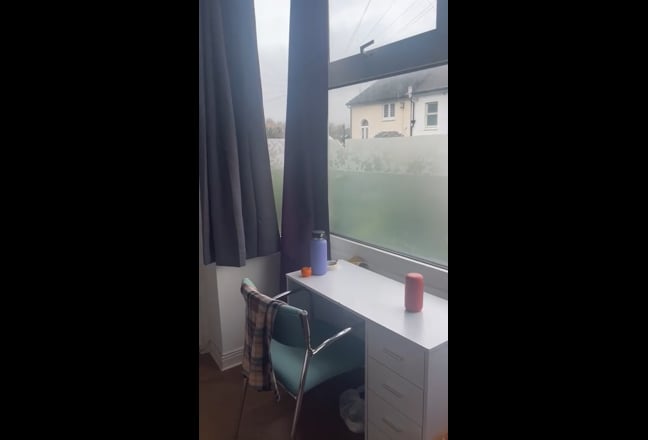 Sunny double room in friendly home Main Photo