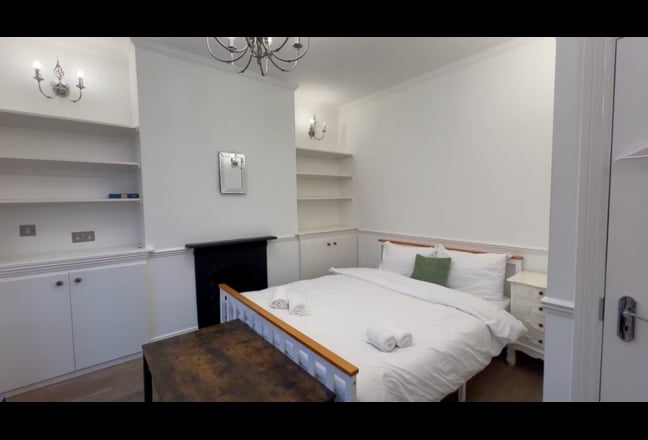 A beautifully decorated spacious room  Main Photo