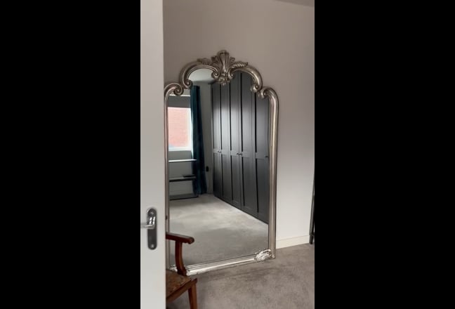  Double female  only room  with shared bathroom Main Photo