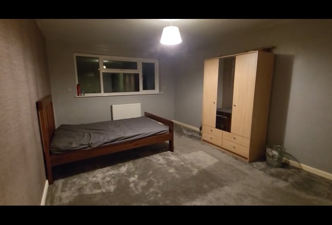 4 Double  bedrooms  for  rent  . Main Photo