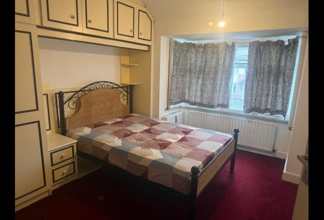 Double room for rent in Heston  Main Photo