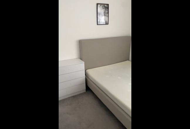 Large Furnished En-Suite Bedroom   Main Photo