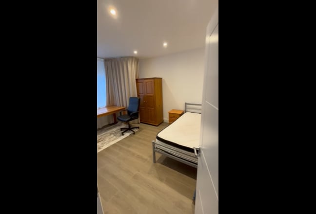 Double room in a newly renovated house Main Photo