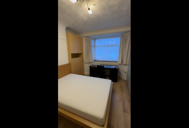 Double Room Close to the Tube Main Photo