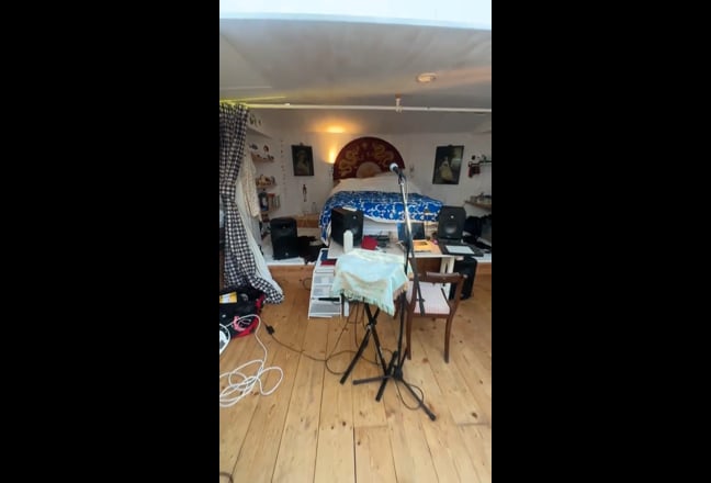 Big double boat bedroom for rent over January Main Photo