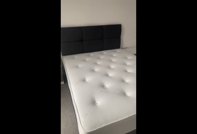 Looking for someone to take over my room  Main Photo