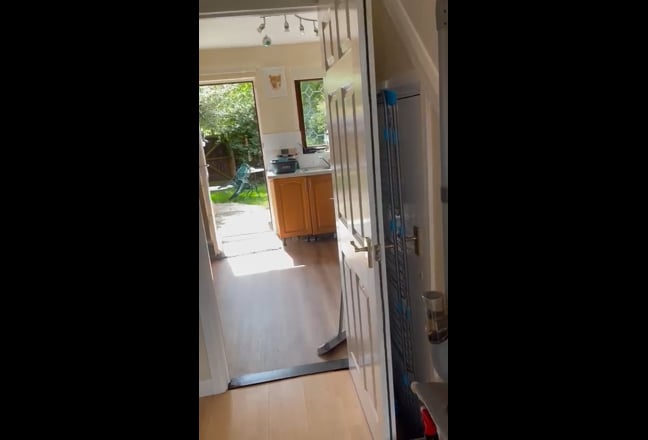 House share, gardens front & back. Main Photo