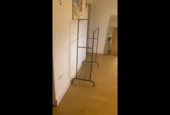  Female preferred,  quiet  home  -  Stratford Main Photo