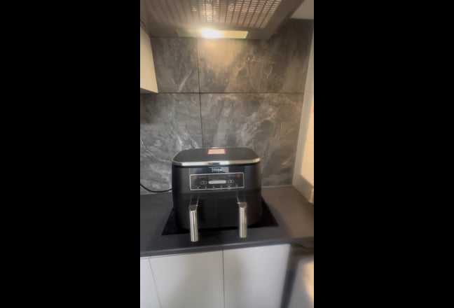 Double room Located in Sutton fully furnished Main Photo