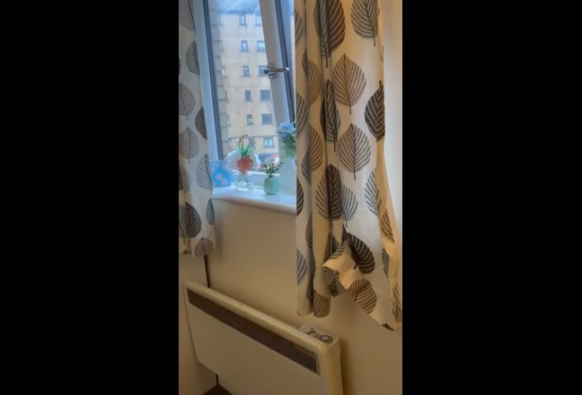 1 room available in a 2 BHK flat near city center Main Photo