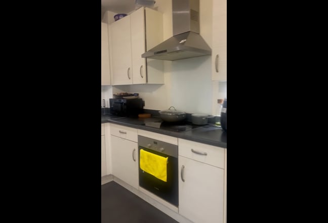 1 Double Bedroom Near Custom House Station  Main Photo