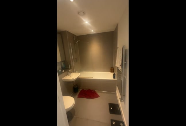 Room Available In City Centre Townhouse  Main Photo