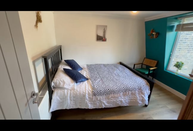 Double room. Close to Canada  water.  Main Photo