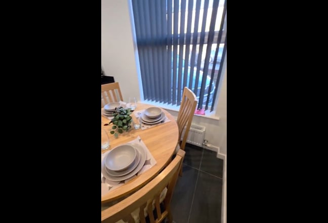 Tastefully Furnished 4 Bedroom Shared House Main Photo